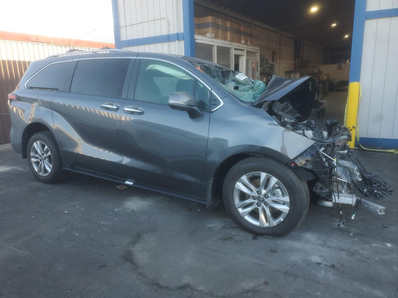 2025 TOYOTA SIENNA