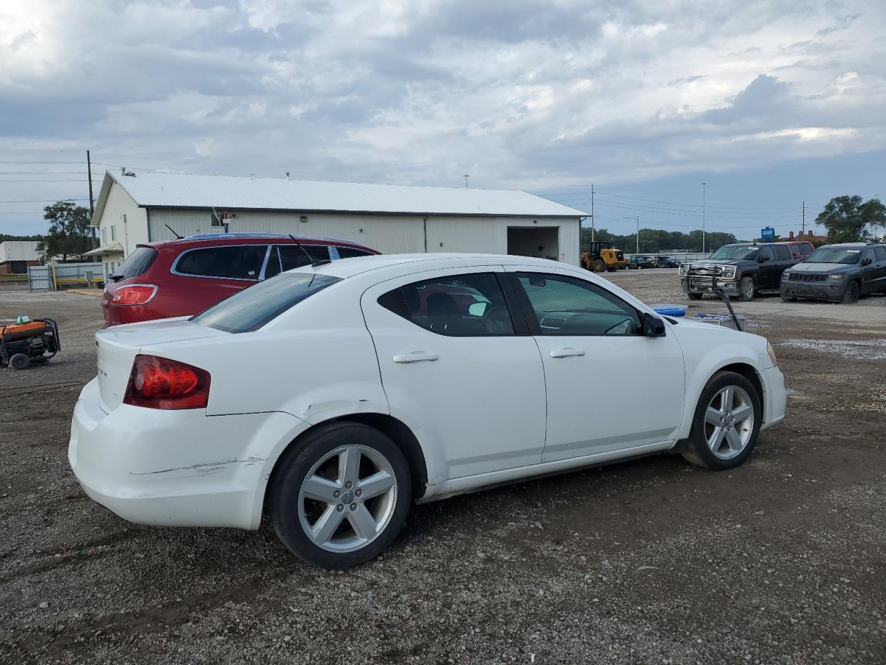2013 DODGE Avenger