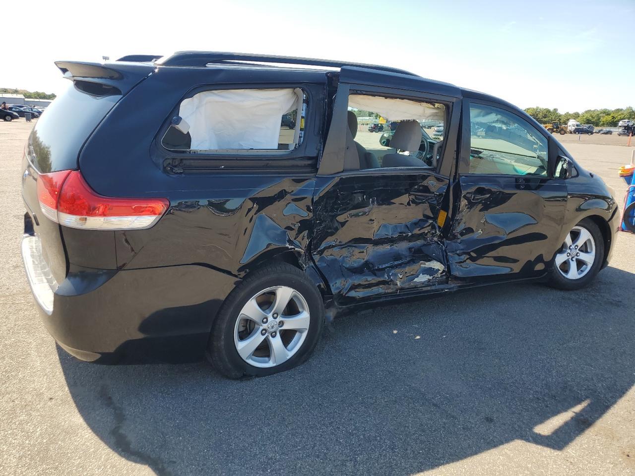 2012 TOYOTA SIENNA