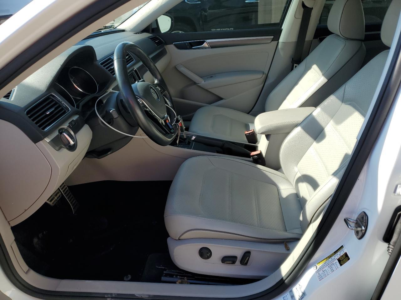 2018 VOLKSWAGEN Passat