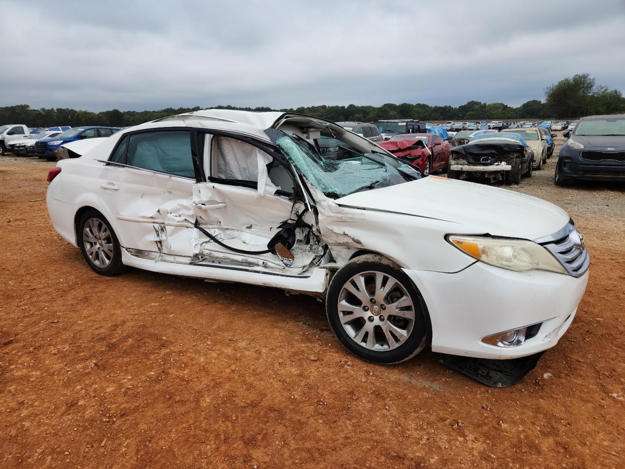 2011 TOYOTA Avalon