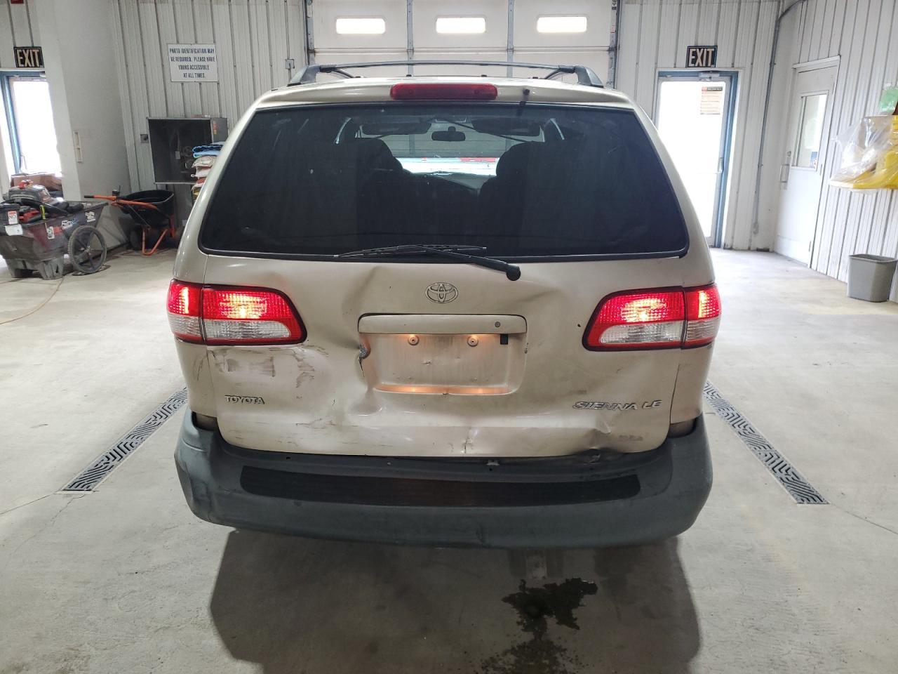 2002 TOYOTA SIENNA