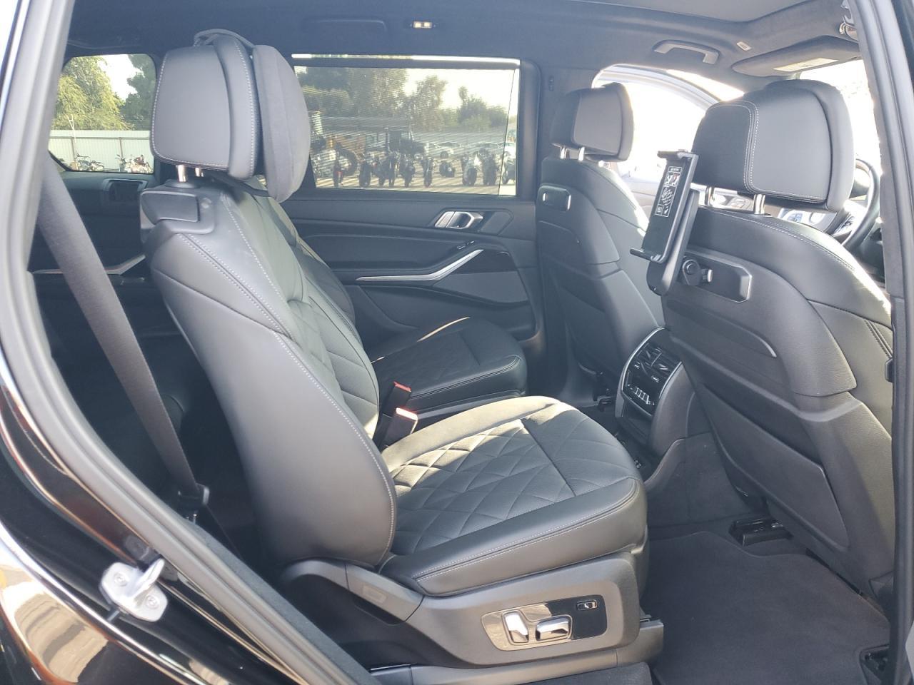 2023 BMW X7