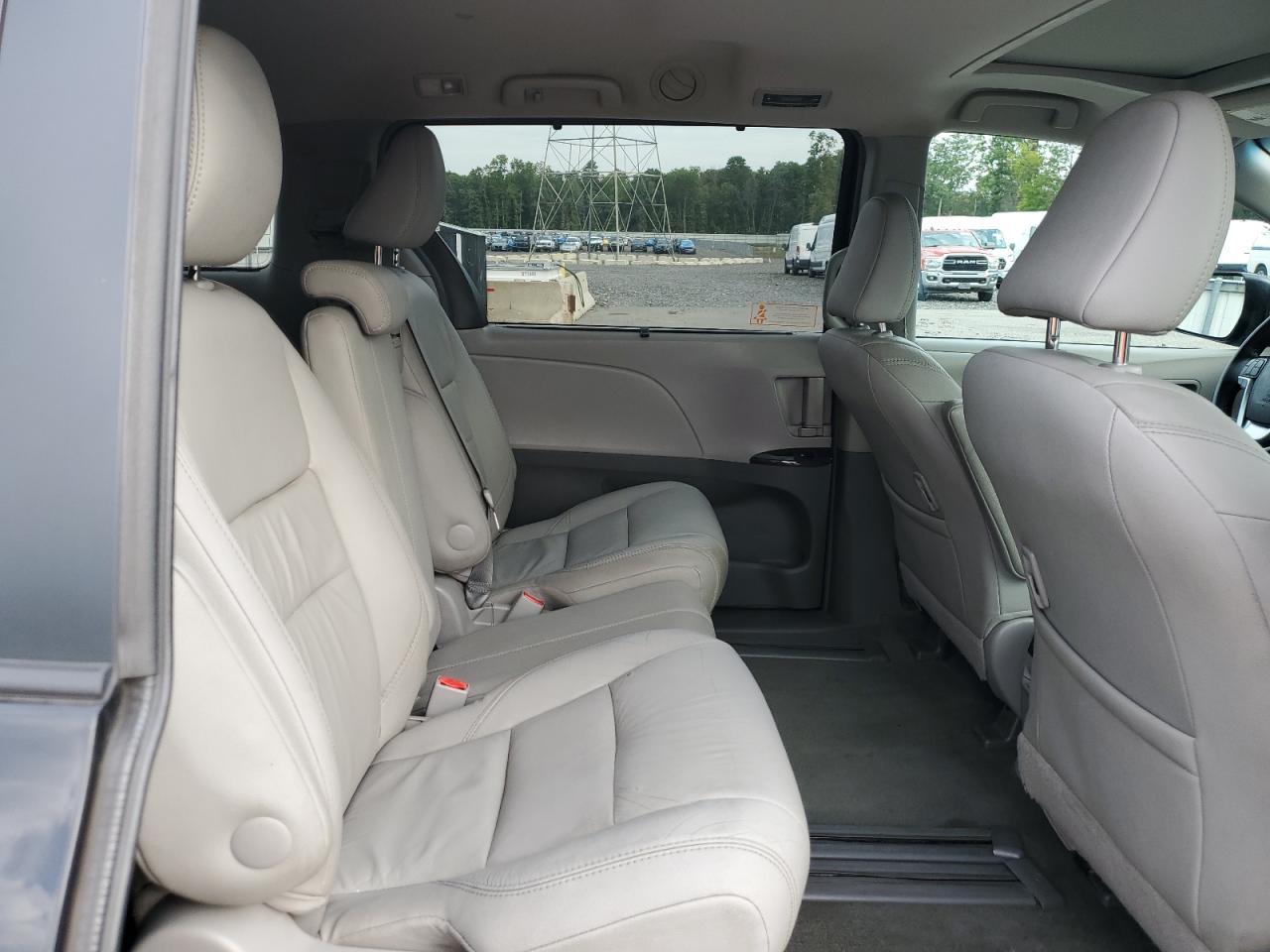 2017 TOYOTA SIENNA