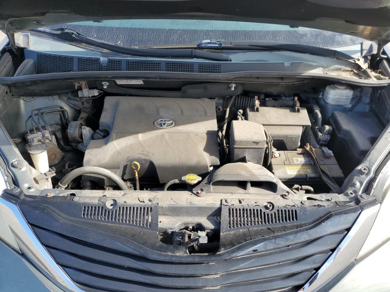2013 TOYOTA SIENNA