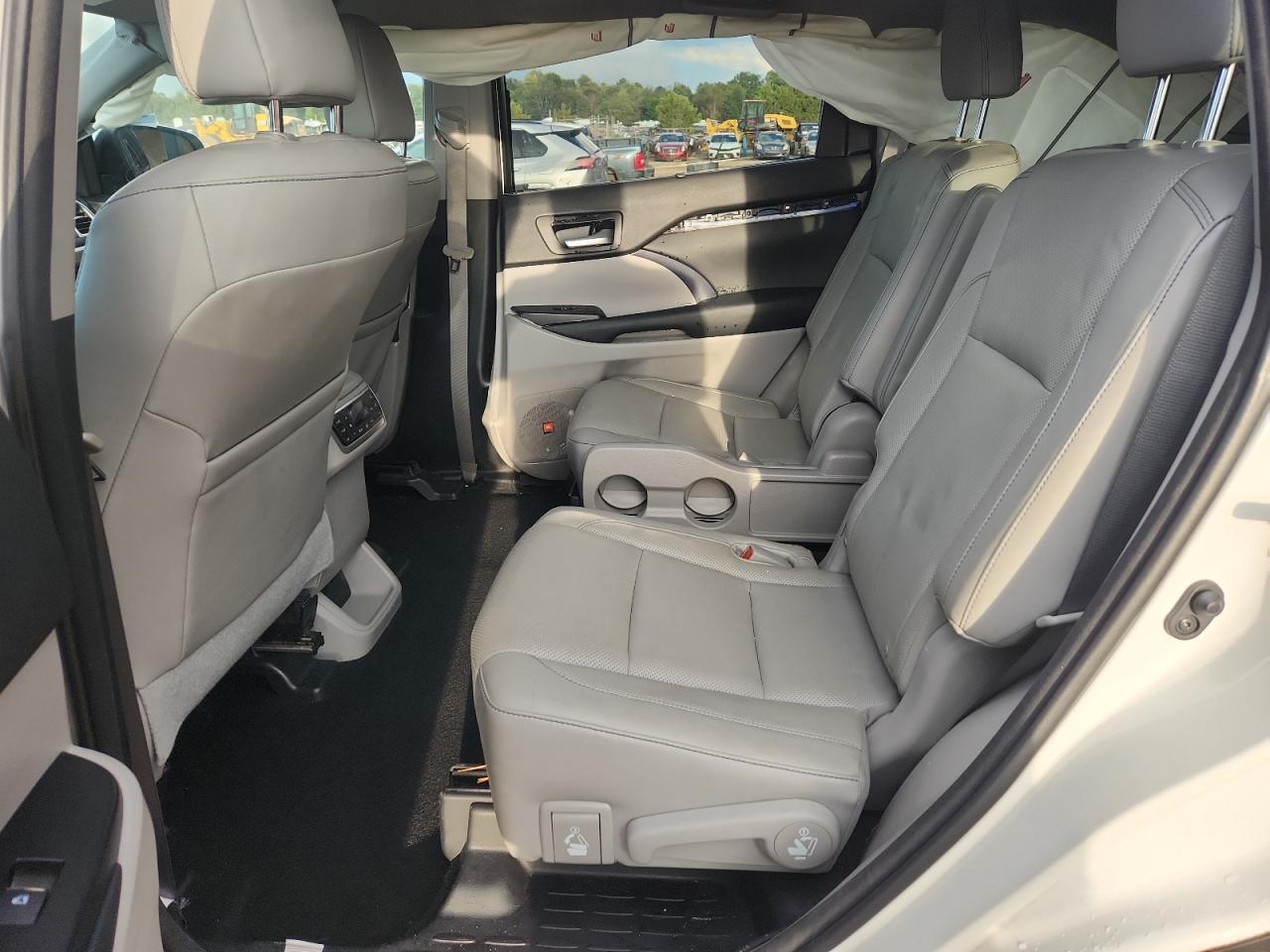 2015 TOYOTA HIGHLANDER
