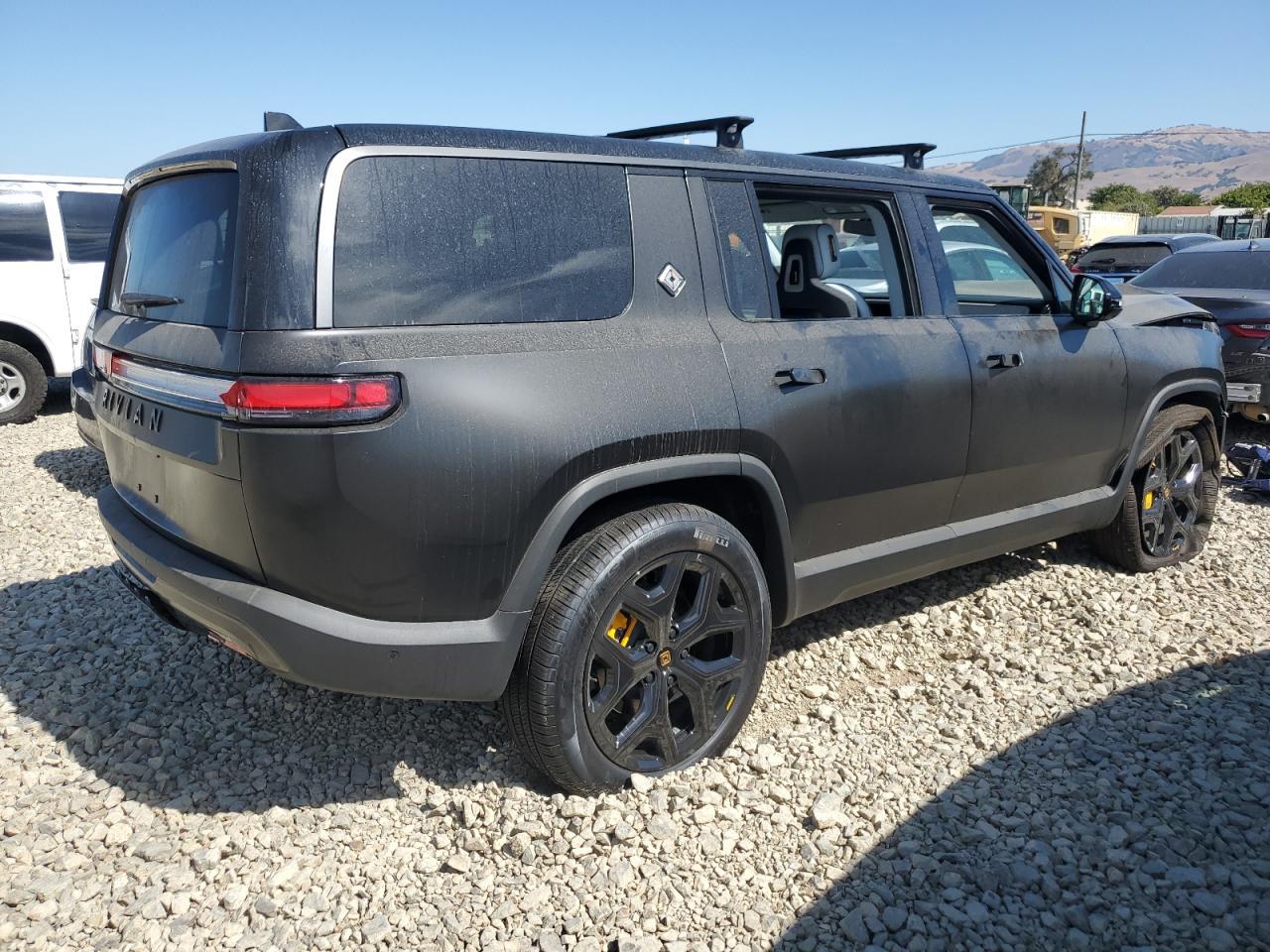 2025 RIVIAN R1s