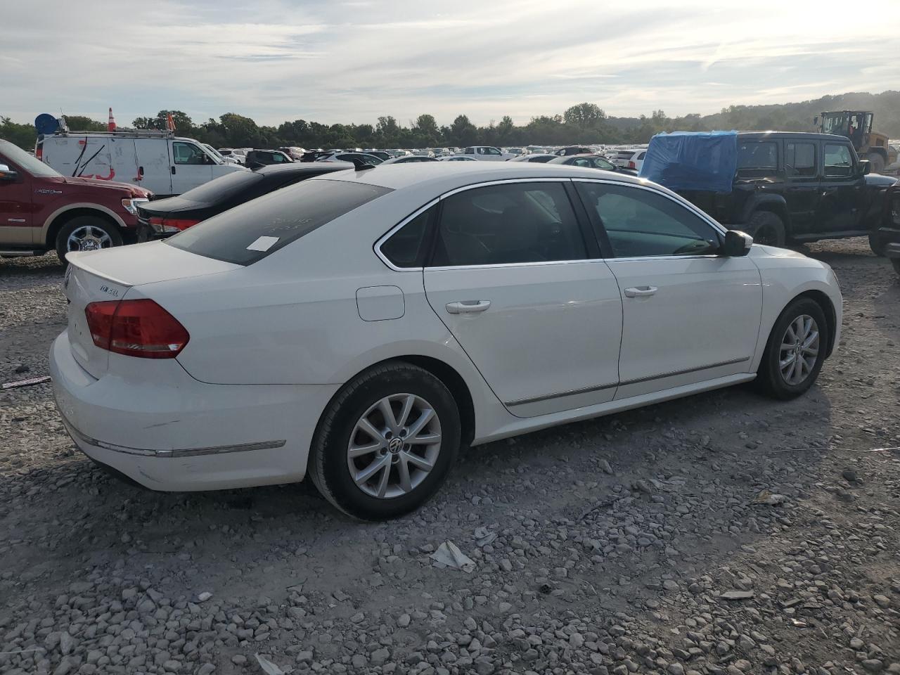 2014 VOLKSWAGEN Passat