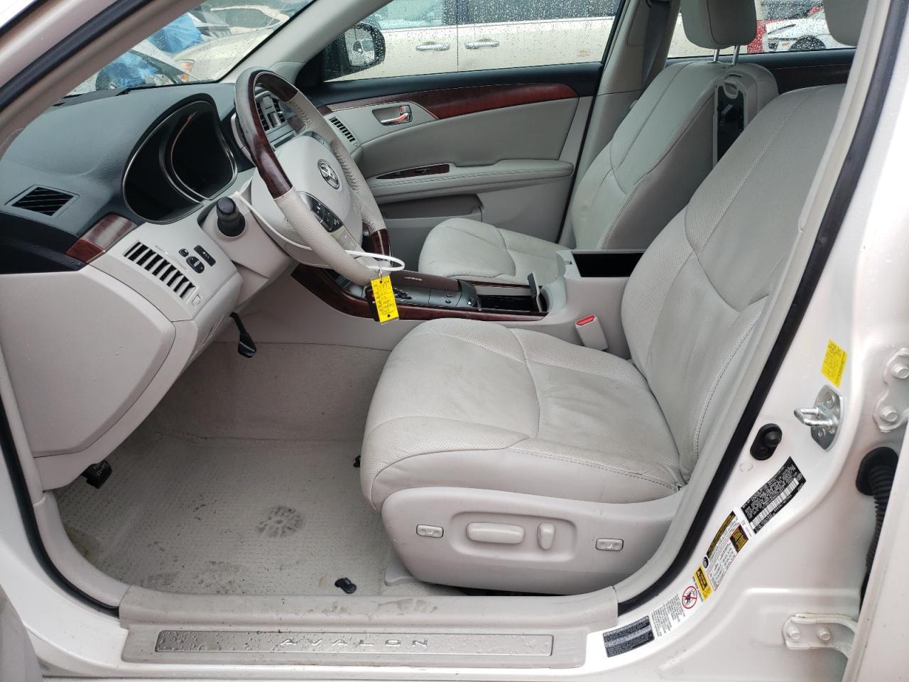 2011 TOYOTA Avalon