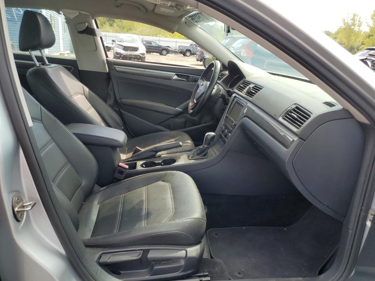 2018 VOLKSWAGEN Passat