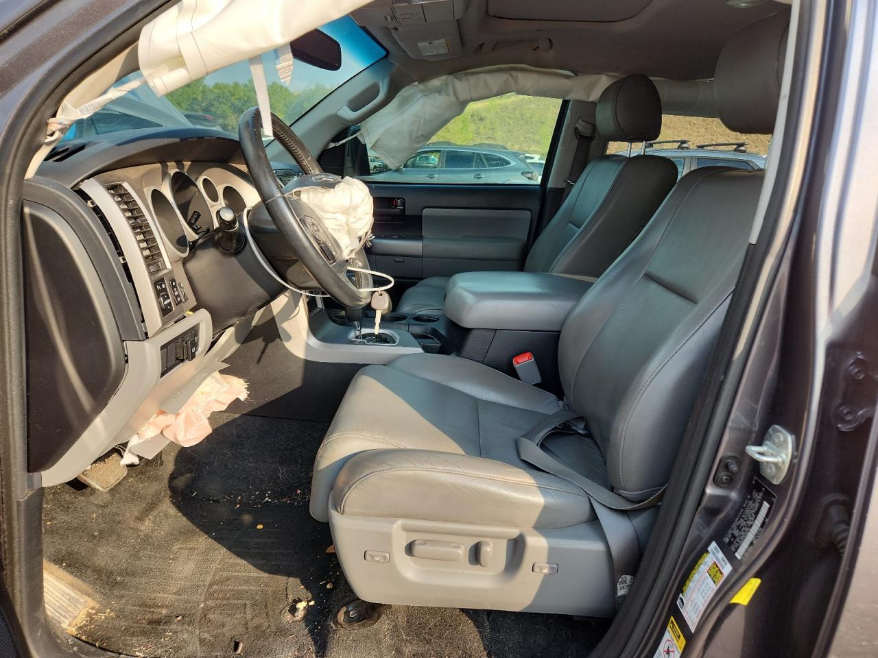 2013 TOYOTA Sequoia