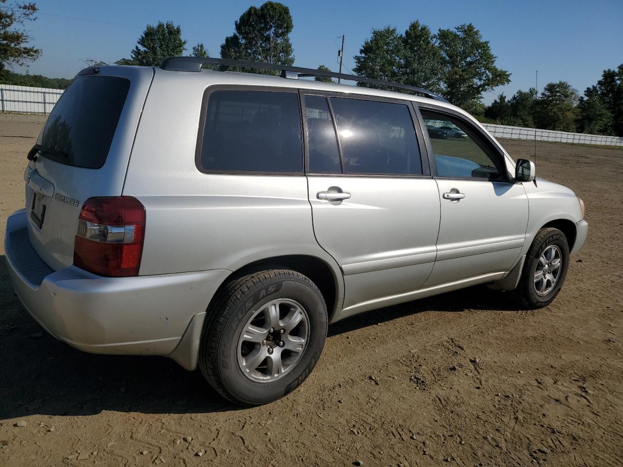 2004 TOYOTA HIGHLANDER