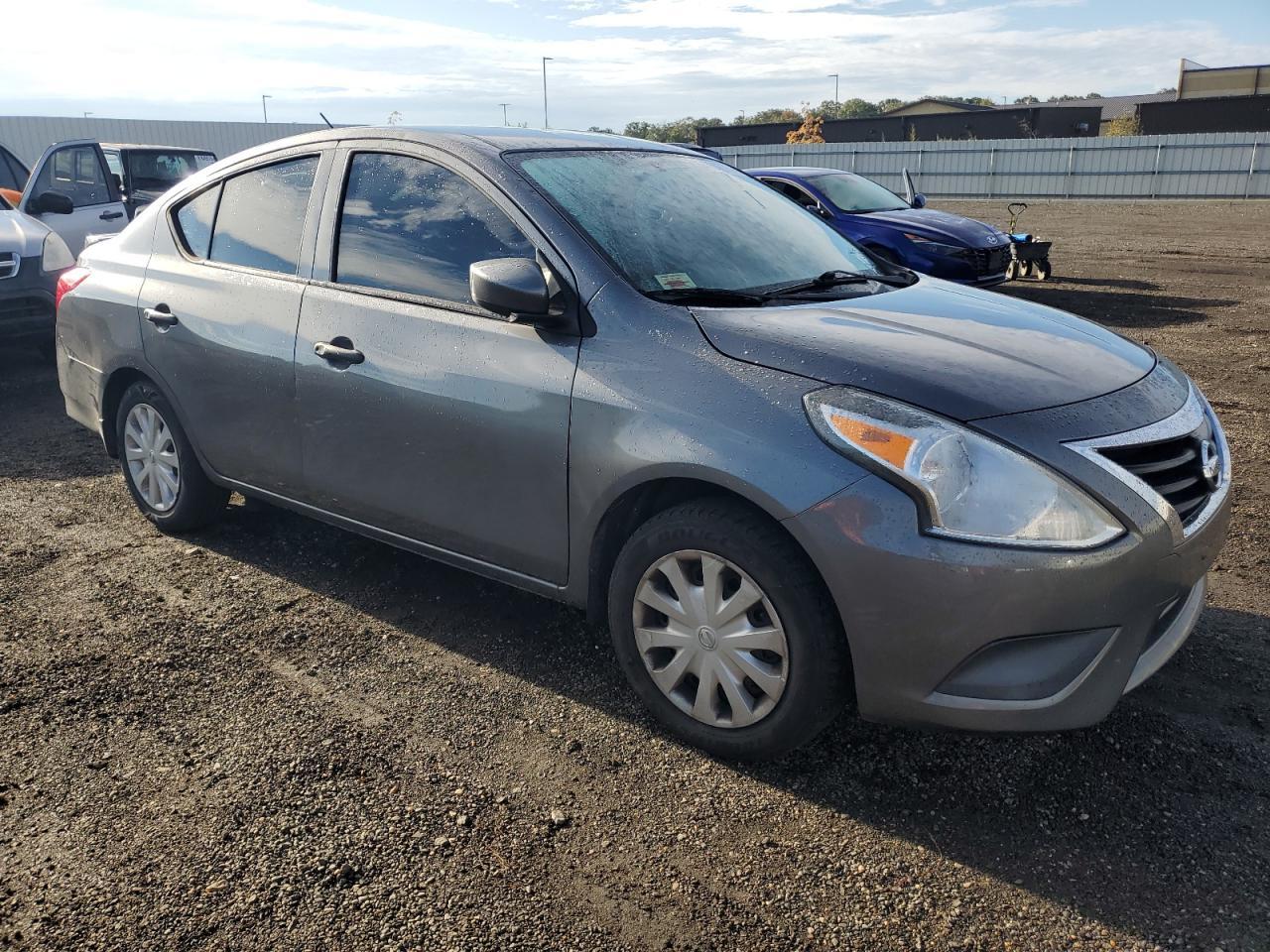 2017 NISSAN VERSA