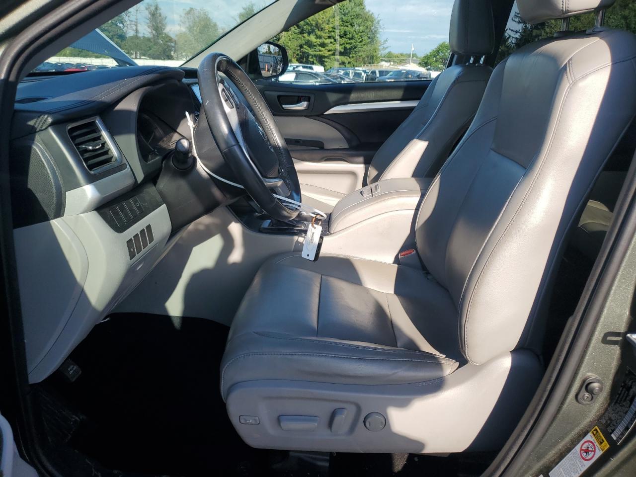 2016 TOYOTA HIGHLANDER