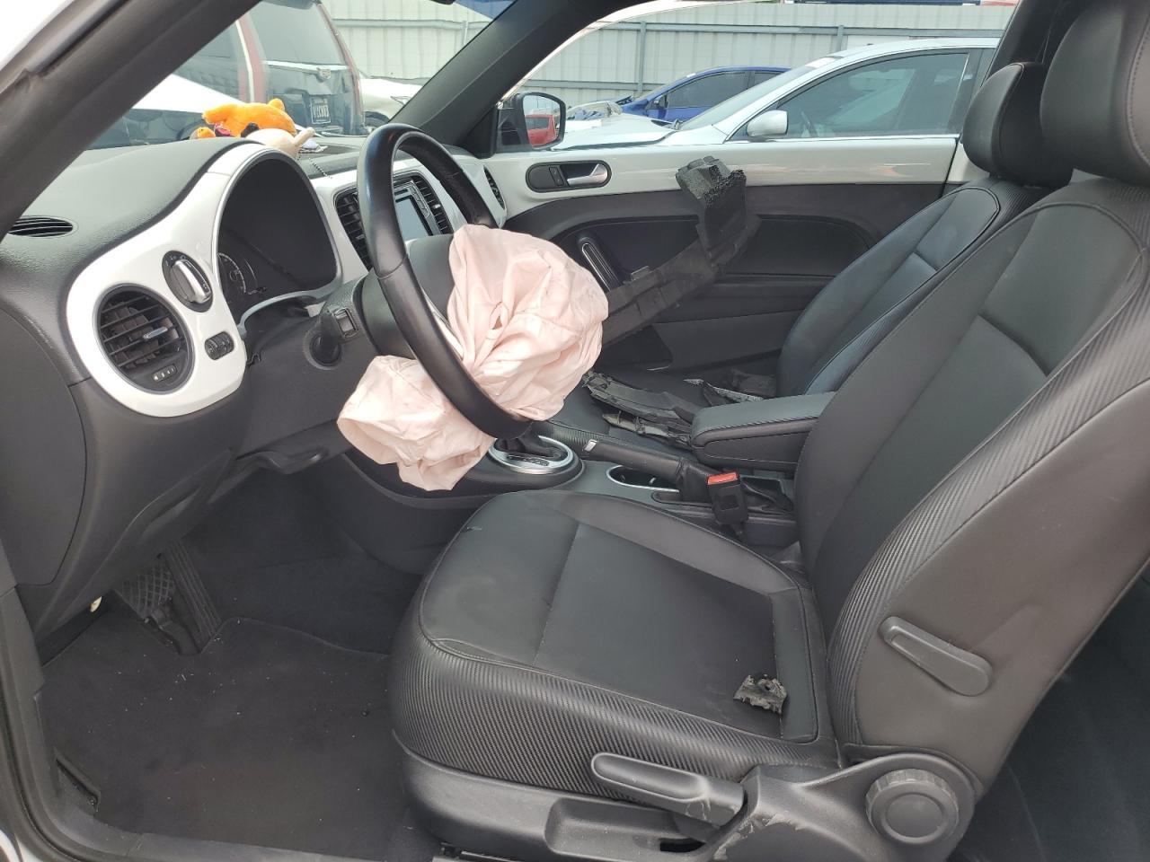 2016 VOLKSWAGEN Beetle