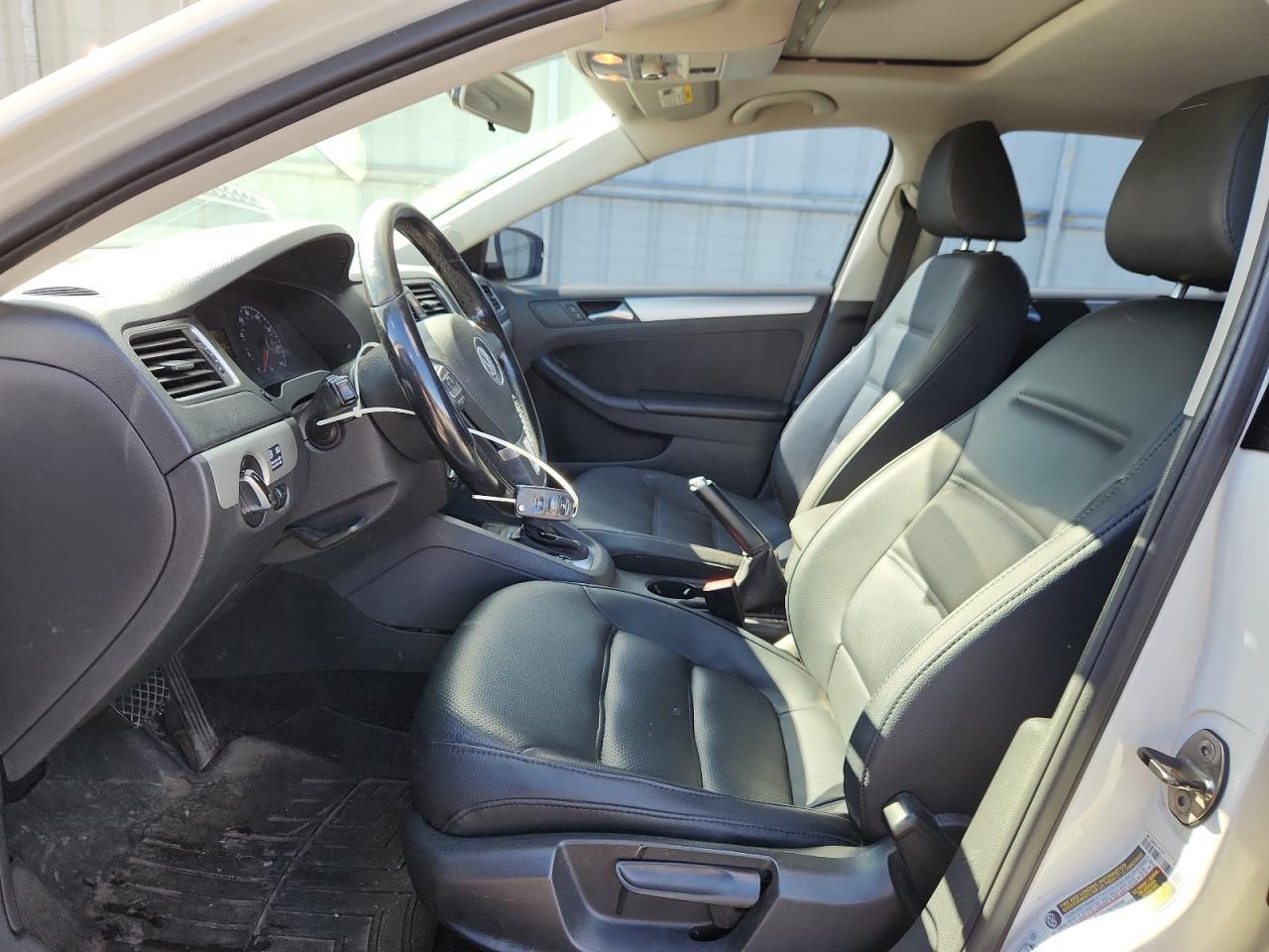 2011 VOLKSWAGEN JETTA