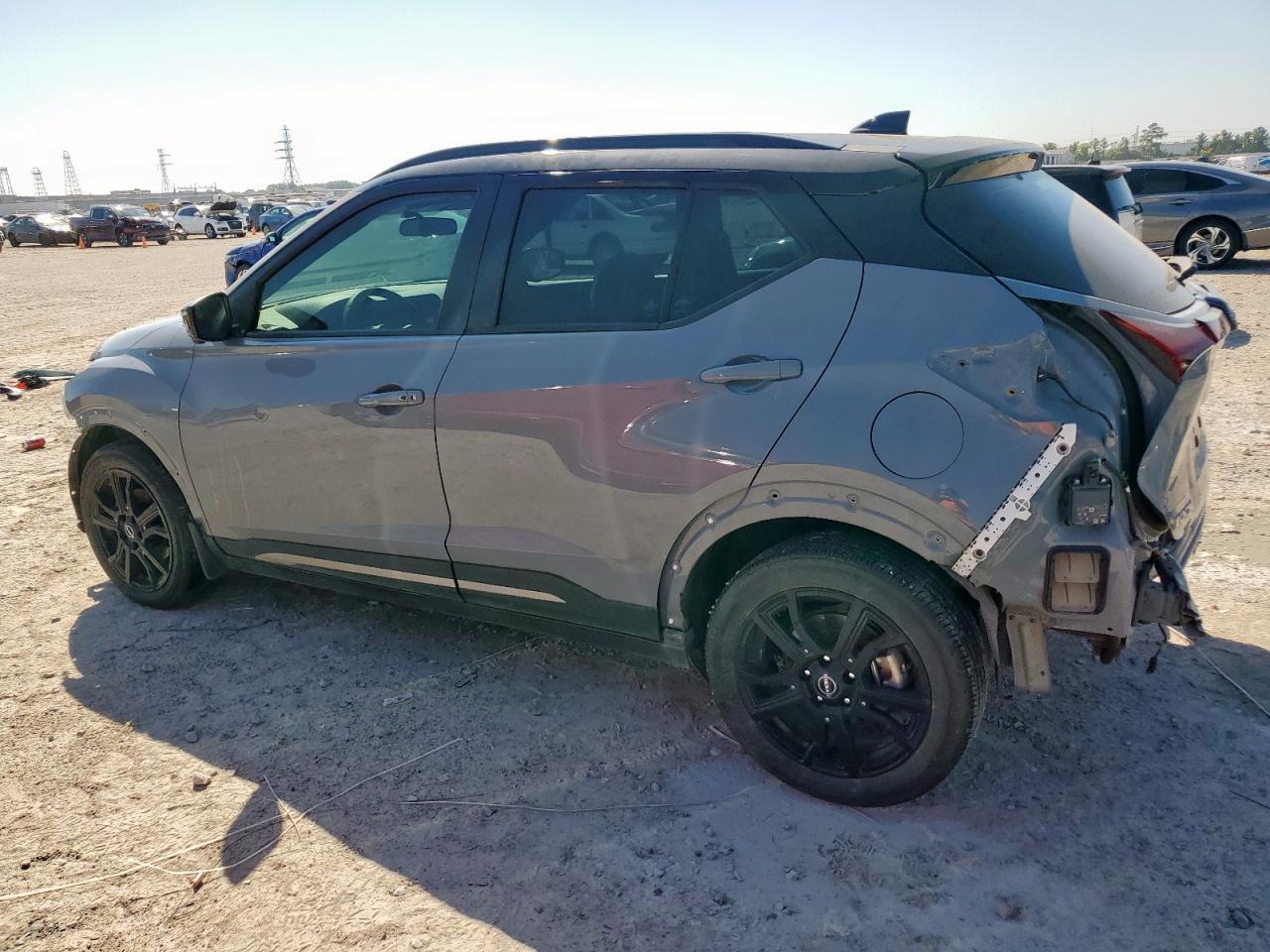 2023 NISSAN KICKS