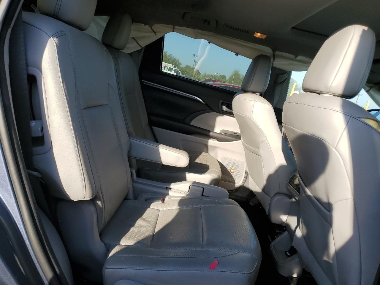 2016 TOYOTA HIGHLANDER