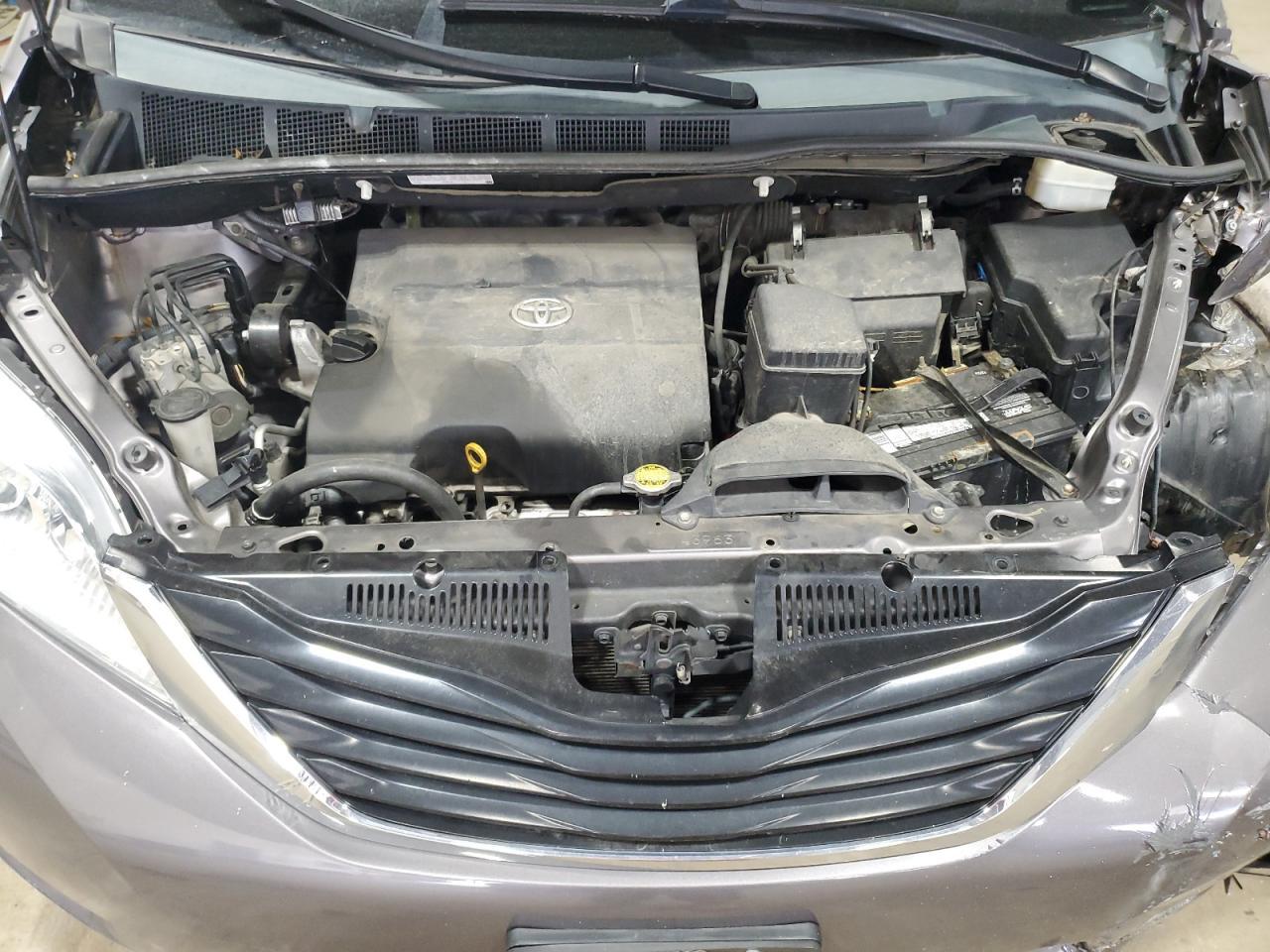 2012 TOYOTA SIENNA