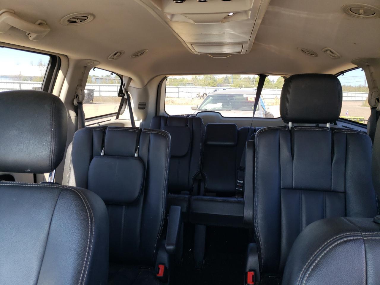 2016 CHRYSLER Town & Country