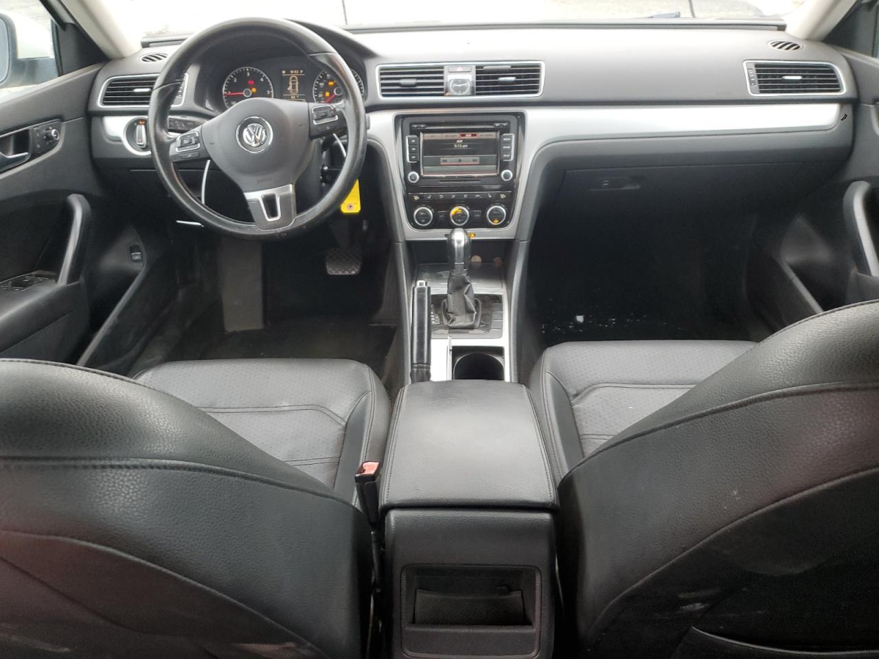 2012 VOLKSWAGEN Passat