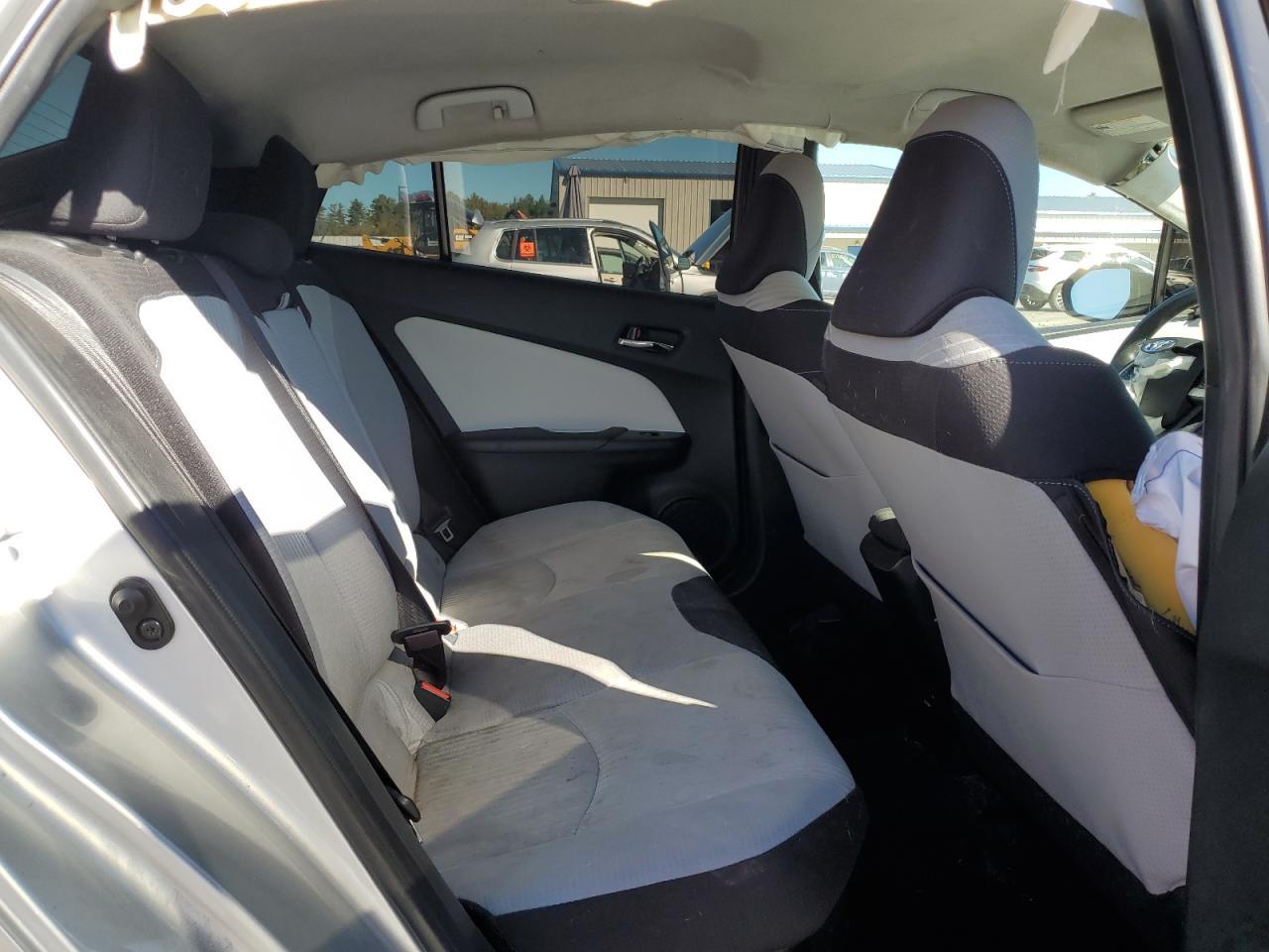2016 TOYOTA PRIUS