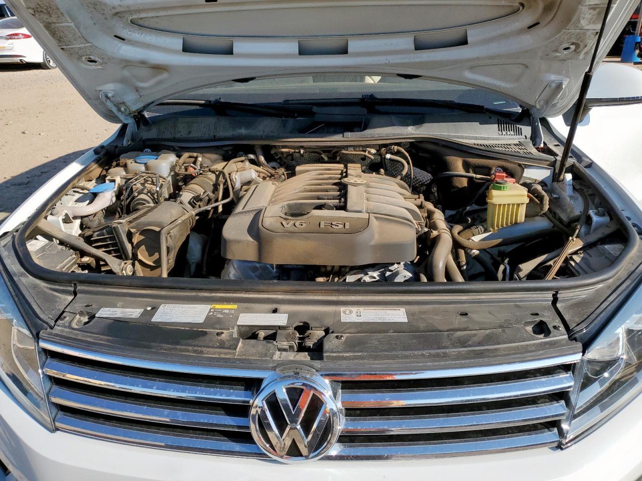 2016 VOLKSWAGEN Touareg