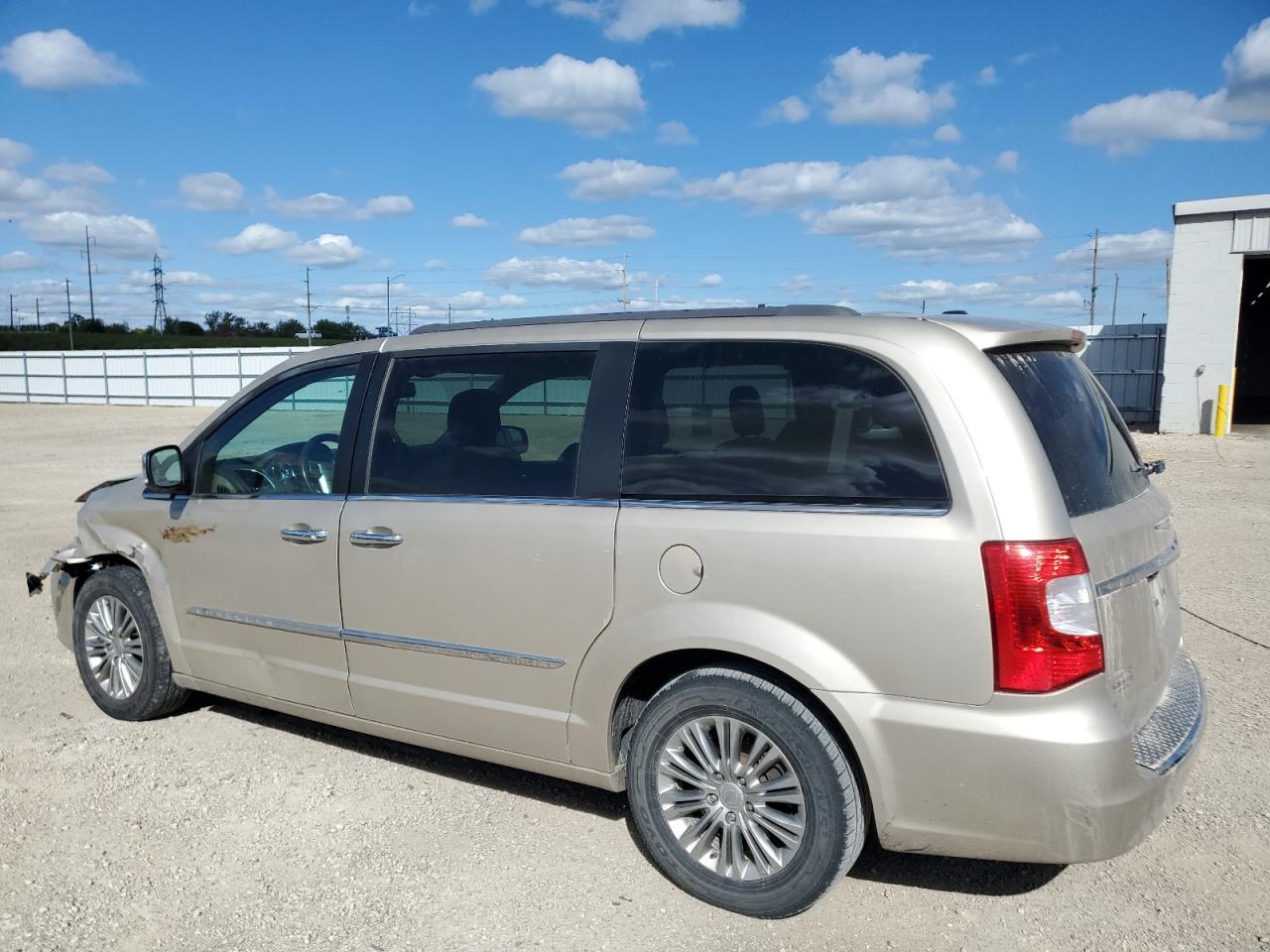 2015 CHRYSLER Town & Country
