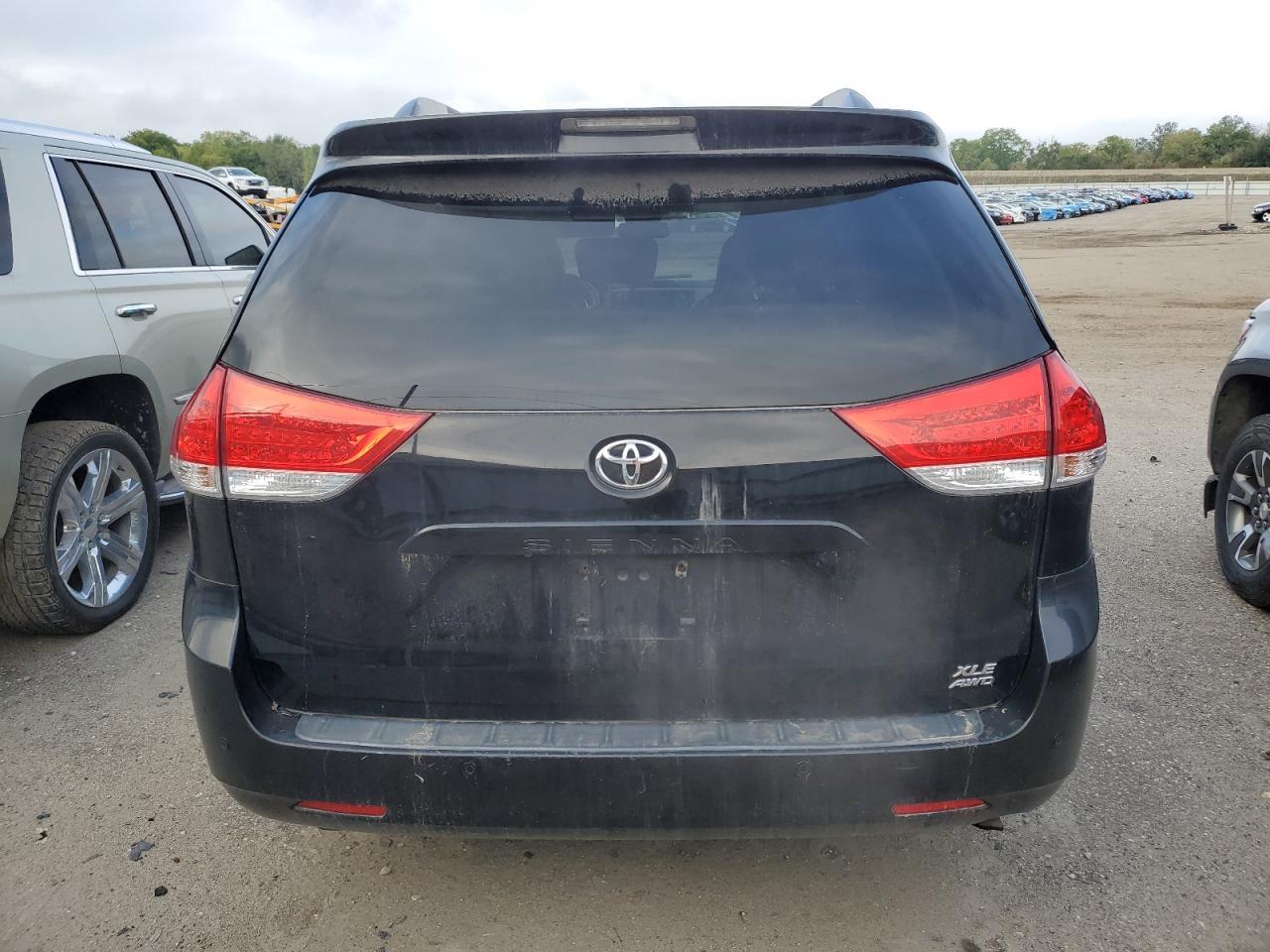 2013 TOYOTA SIENNA