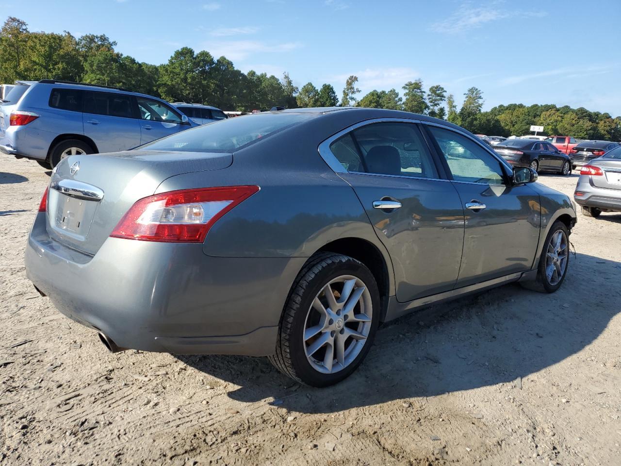 2011 NISSAN Maxima