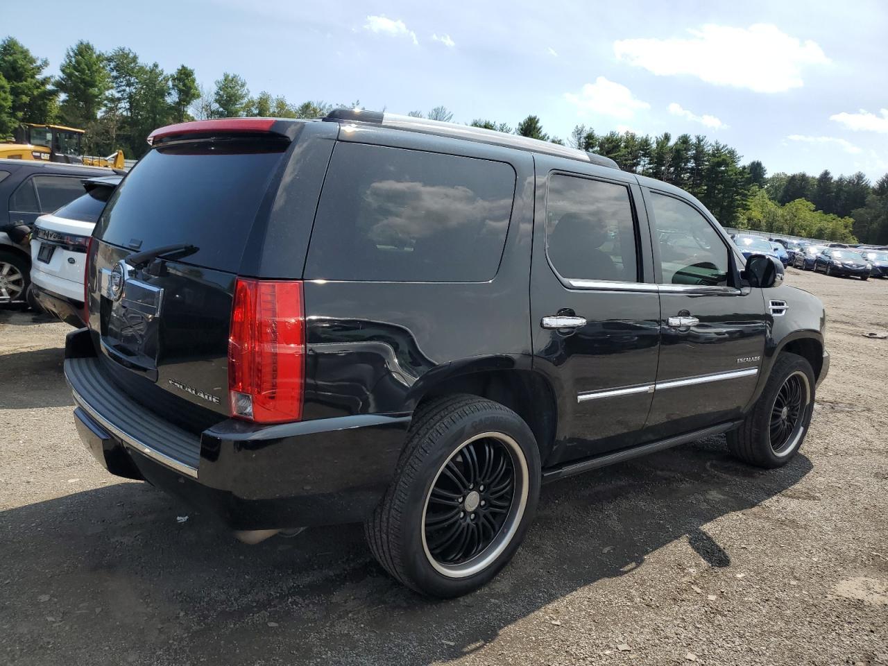 2011 CADILLAC ESCALADE