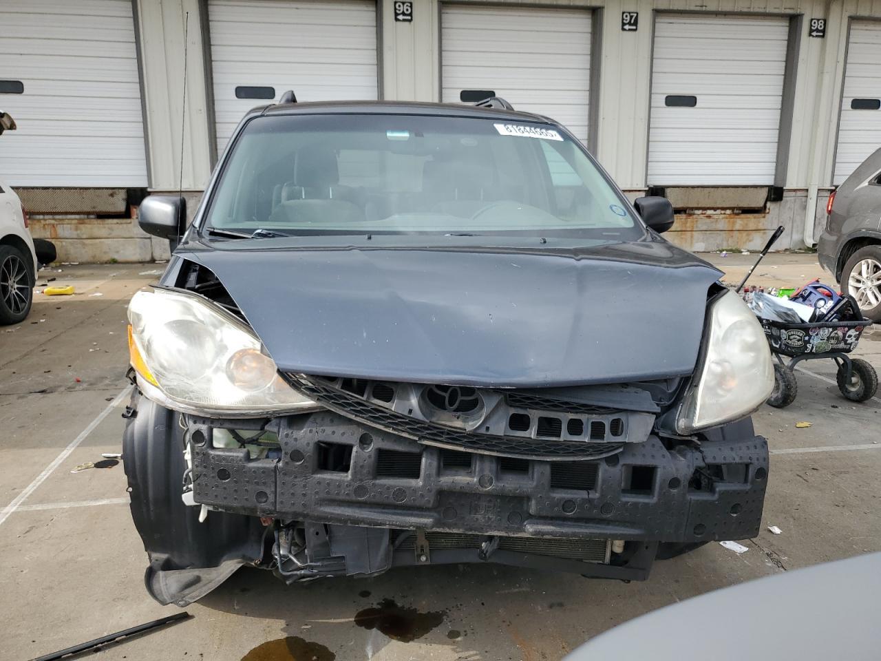 2009 TOYOTA SIENNA