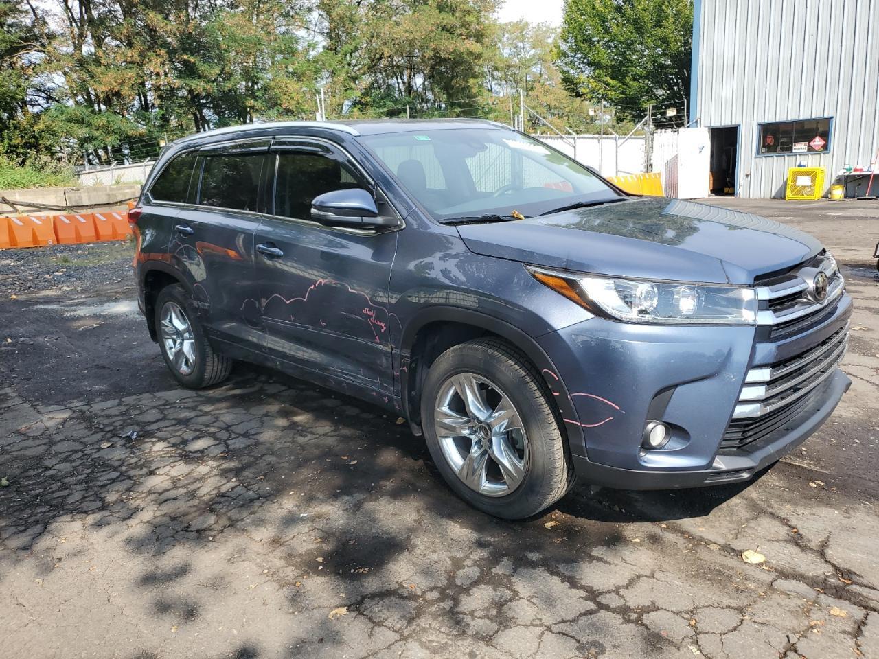 2017 TOYOTA HIGHLANDER