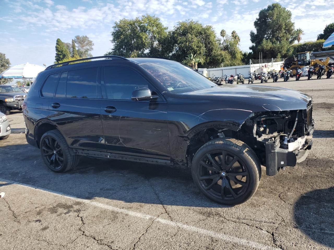 2023 BMW X7