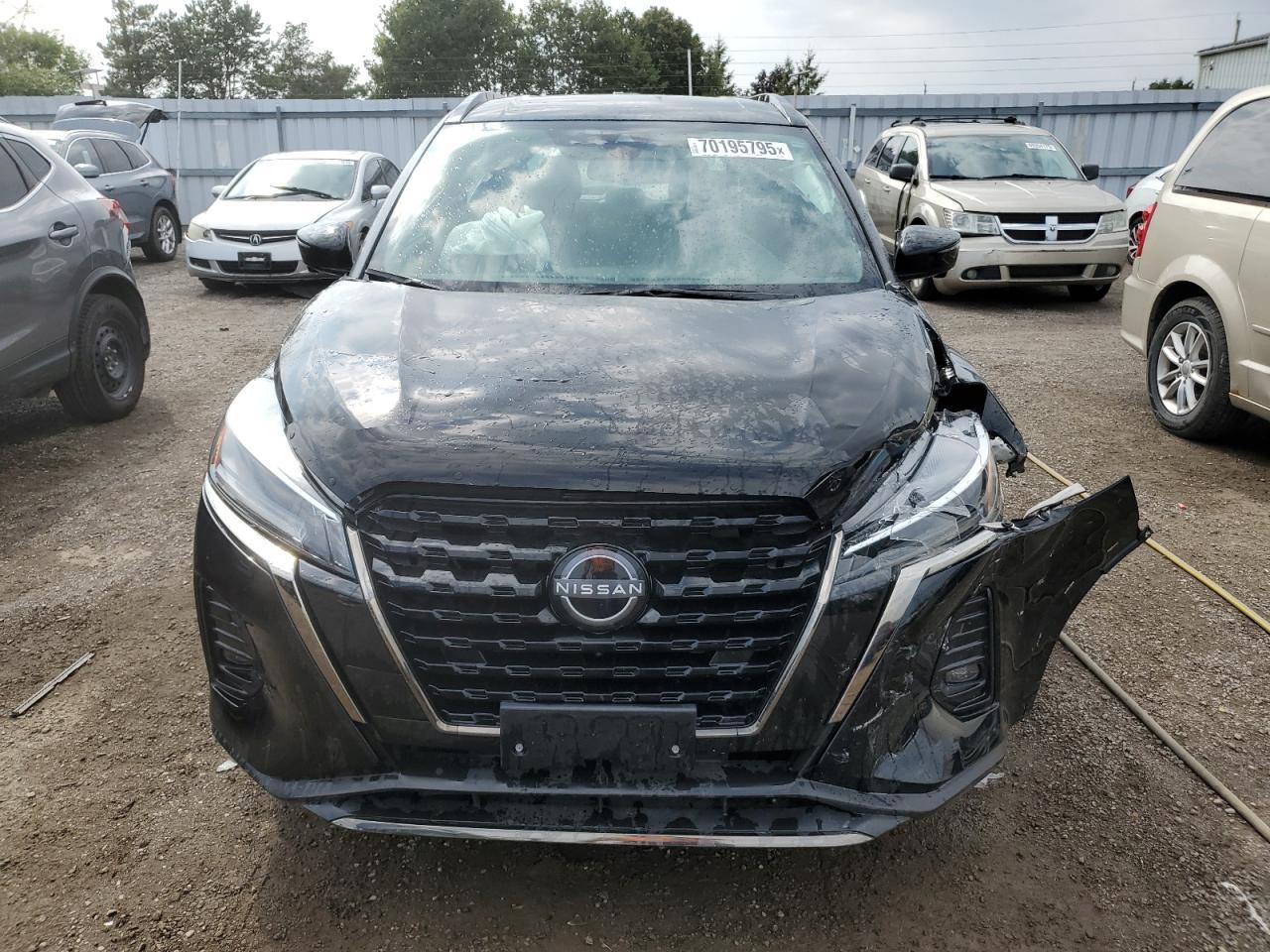 2024 NISSAN KICKS