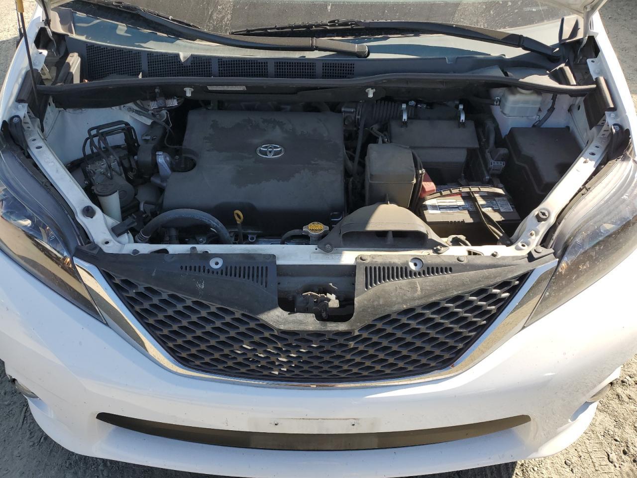 2012 TOYOTA SIENNA