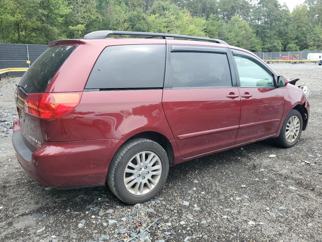 2010 TOYOTA SIENNA