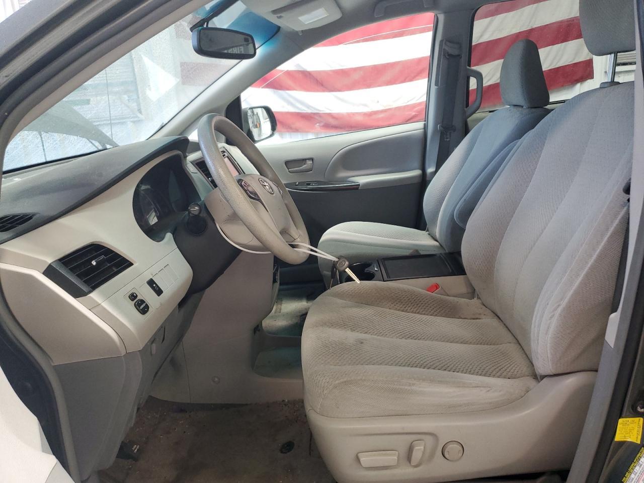 2013 TOYOTA SIENNA