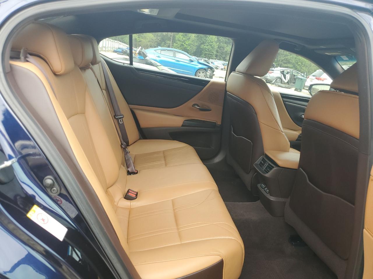 2019 LEXUS Es