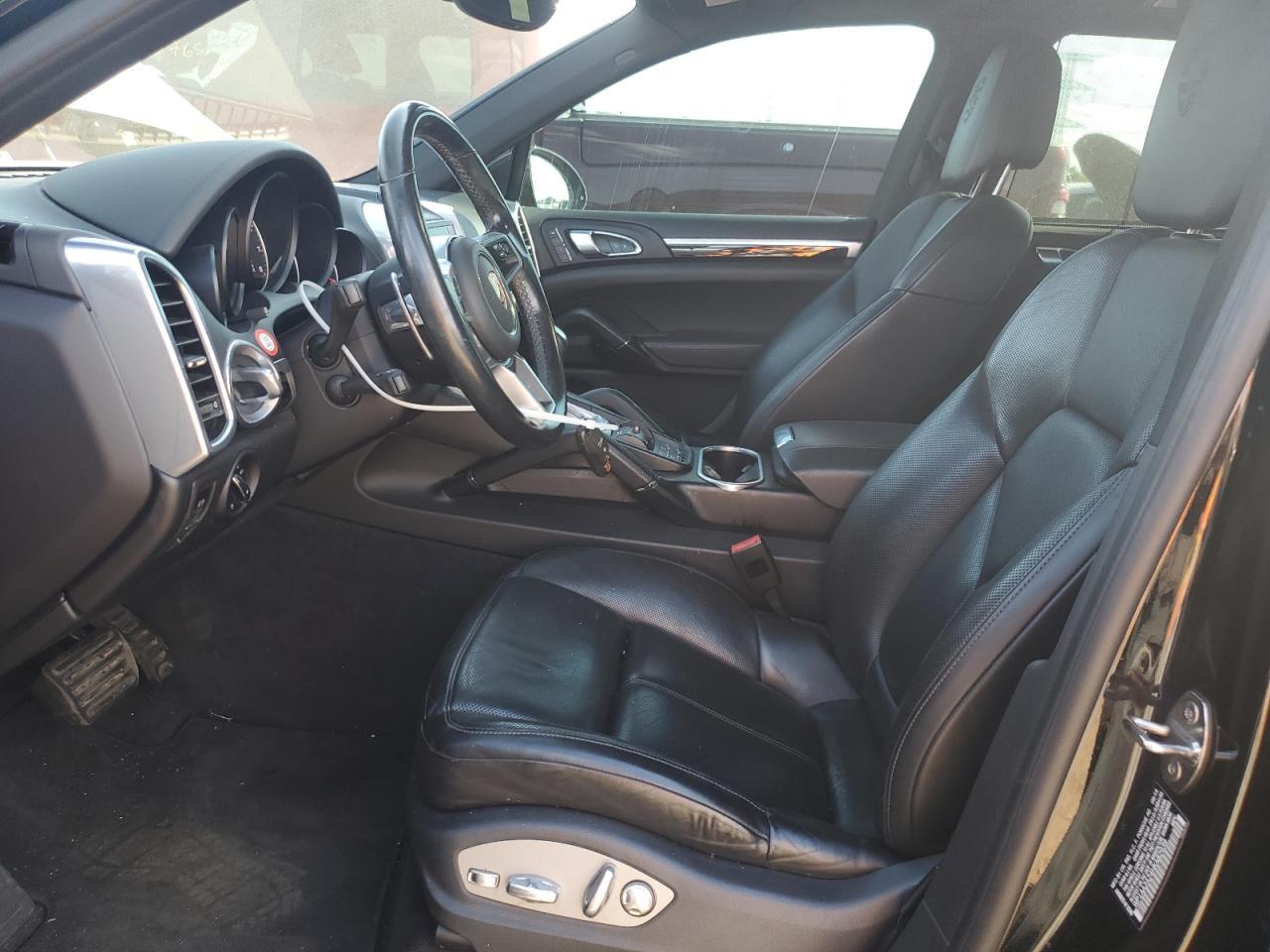 2017 PORSCHE CAYENNE