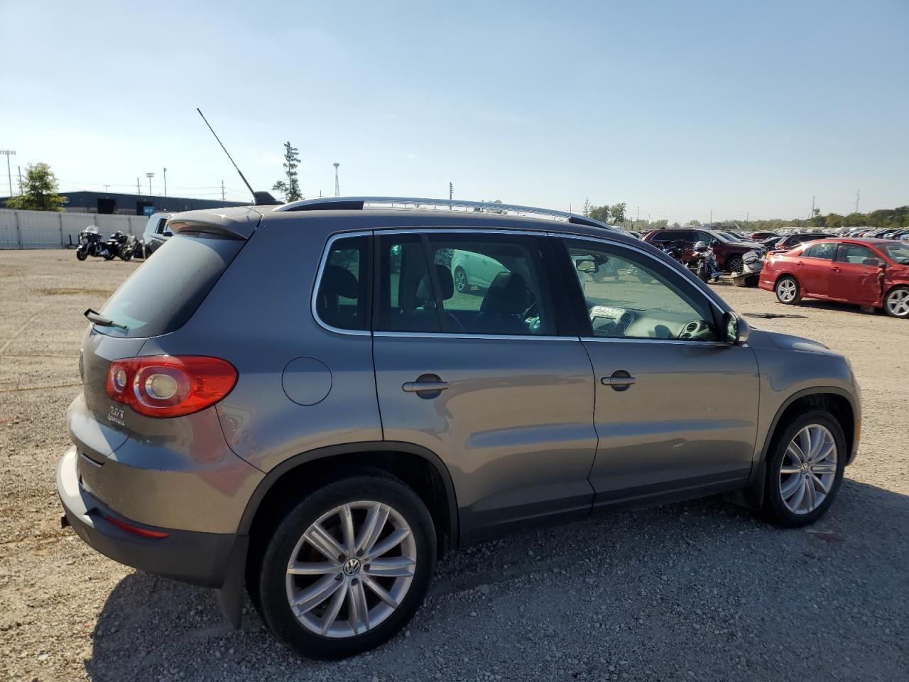 2011 VOLKSWAGEN TIGUAN