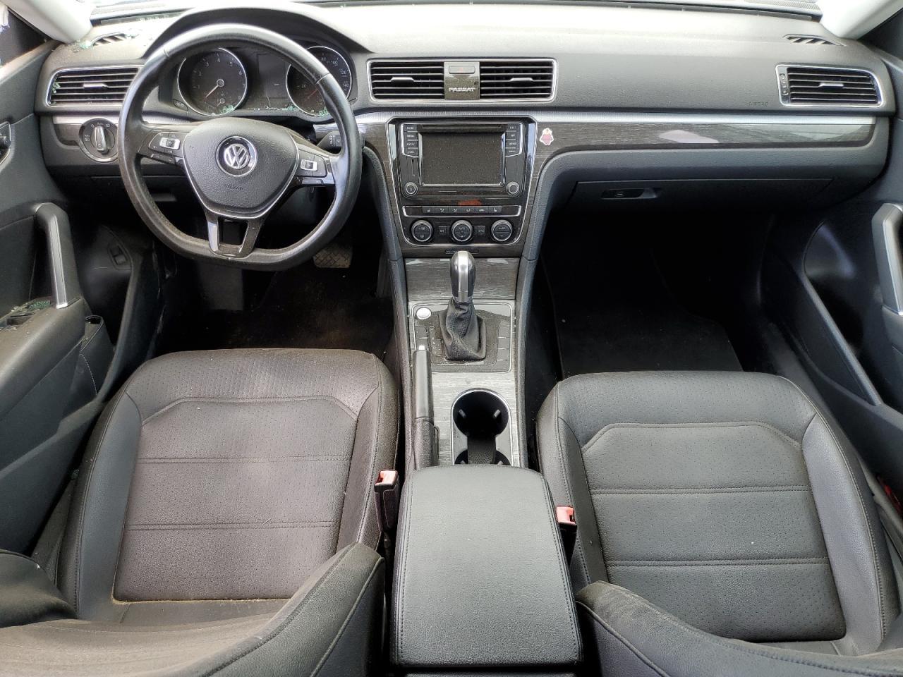2018 VOLKSWAGEN Passat