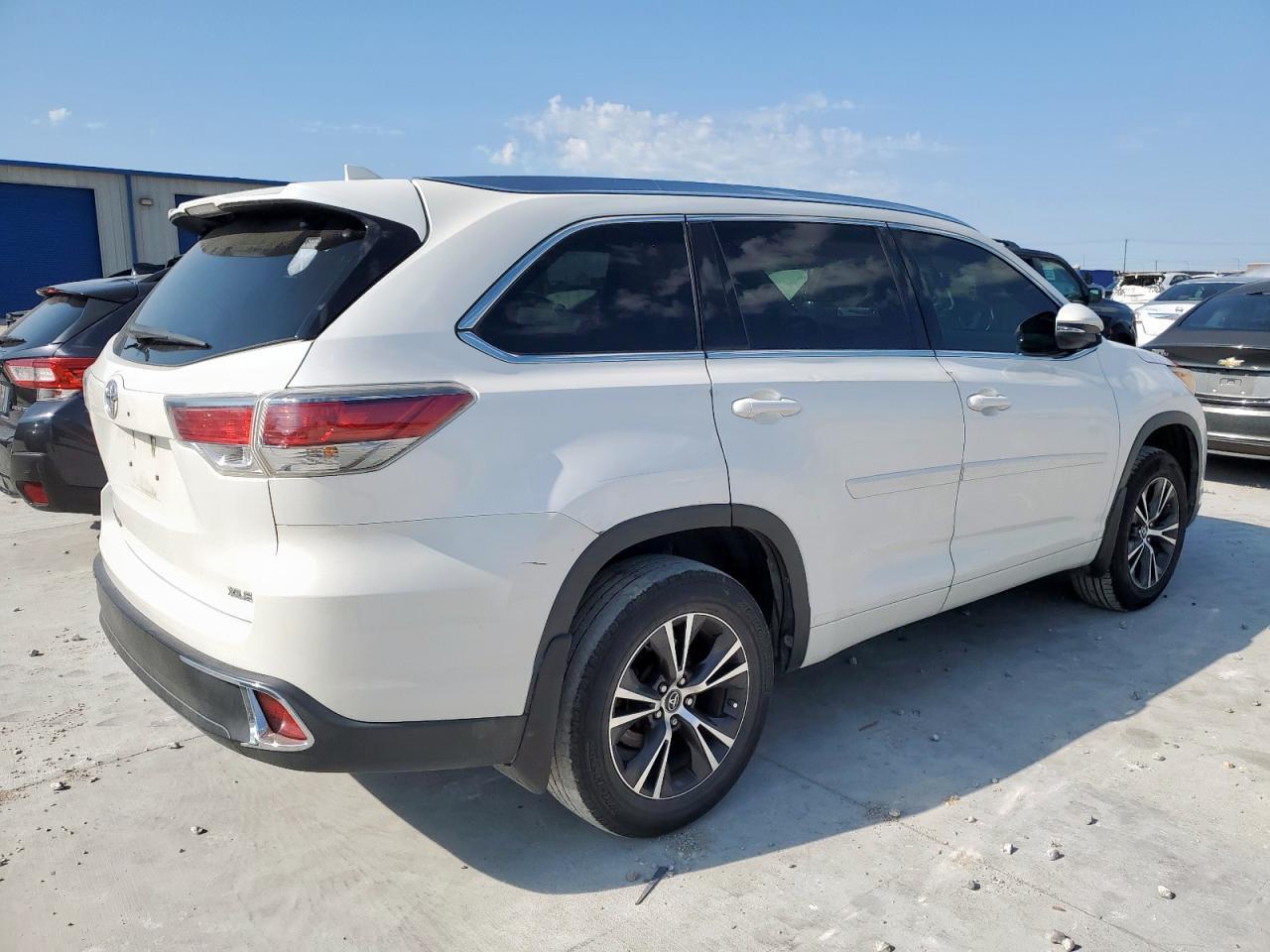 2016 TOYOTA HIGHLANDER
