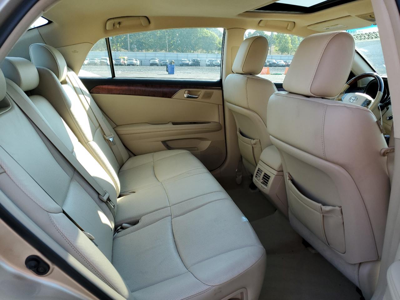 2011 TOYOTA Avalon
