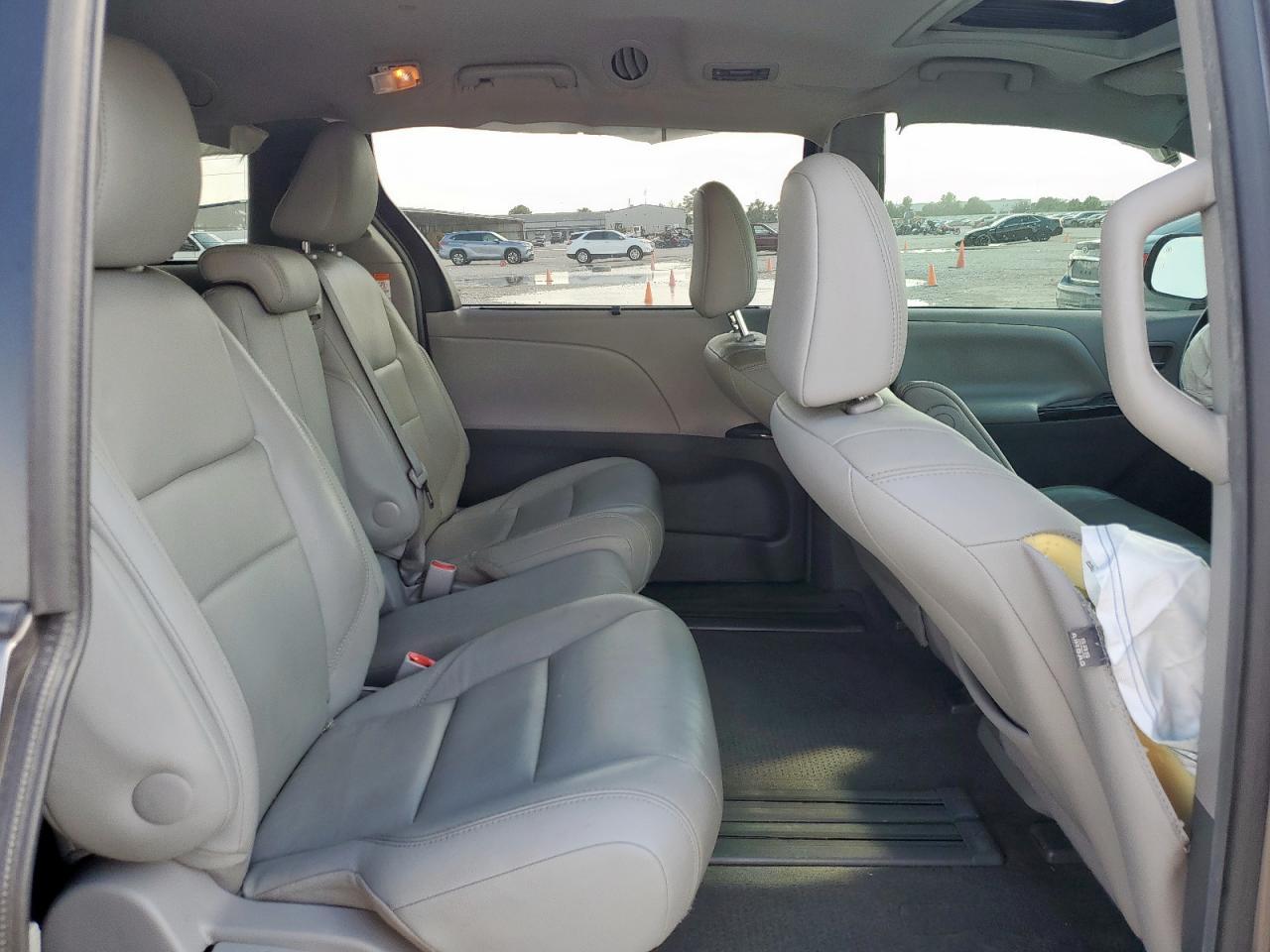 2017 TOYOTA SIENNA