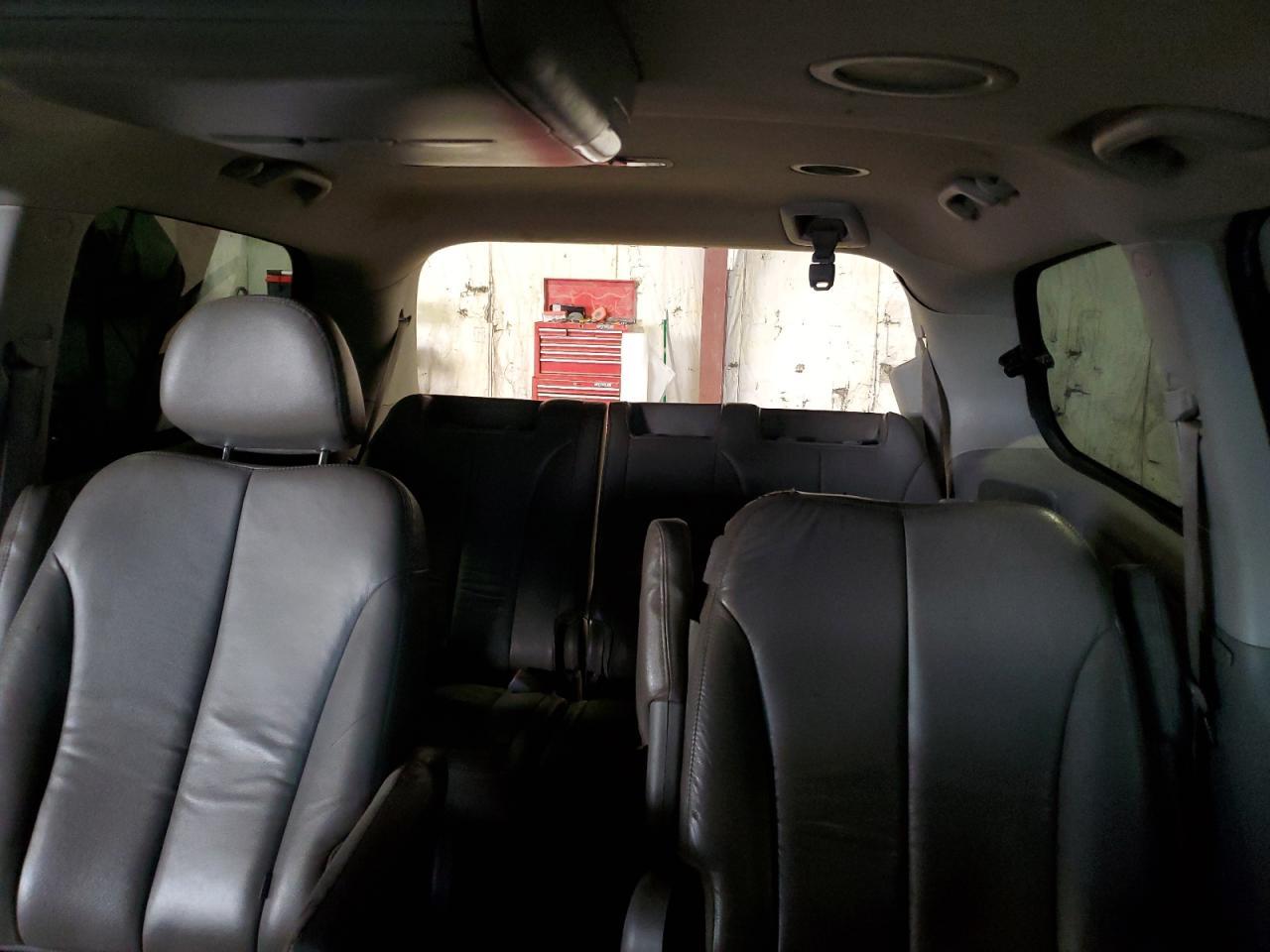 2012 KIA SEDONA
