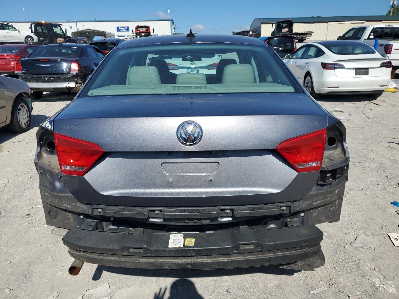 2012 VOLKSWAGEN Passat