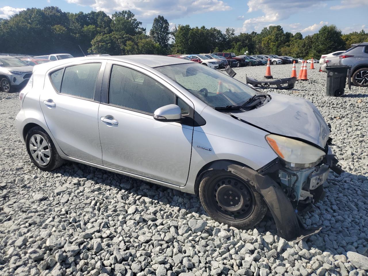 2013 TOYOTA Prius c