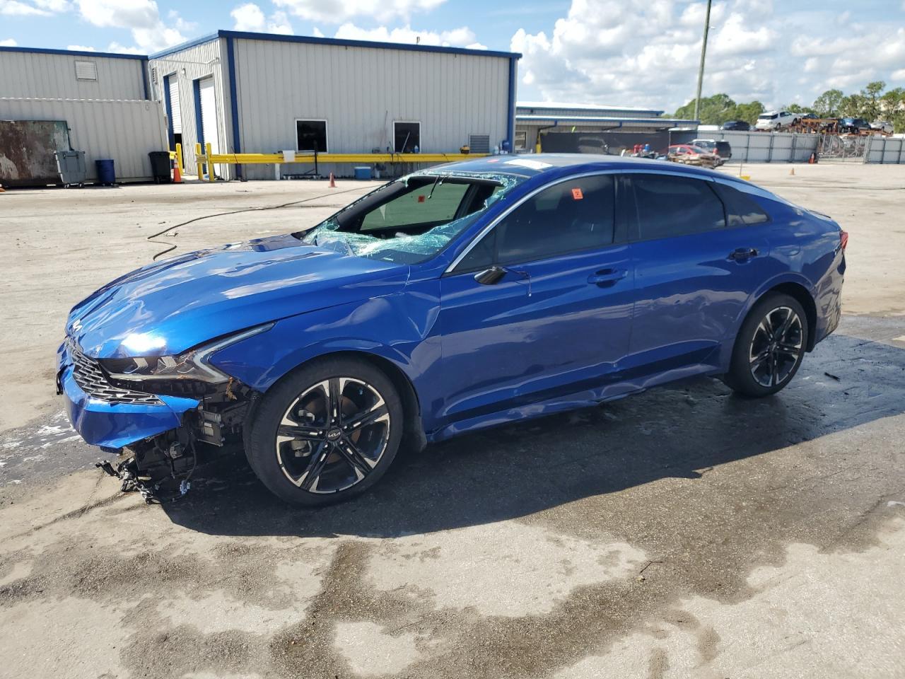 2022 KIA K5