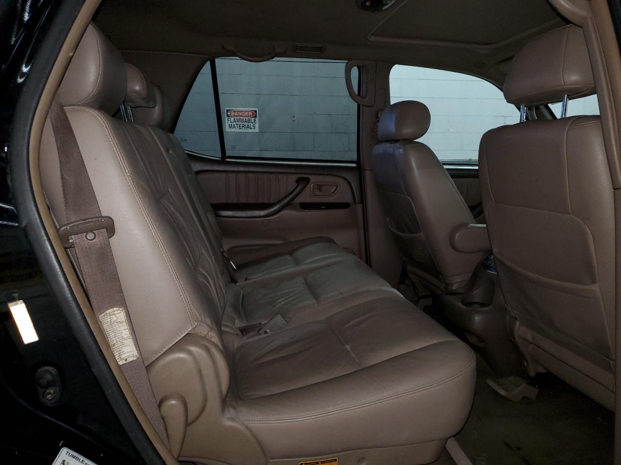 2004 TOYOTA Sequoia
